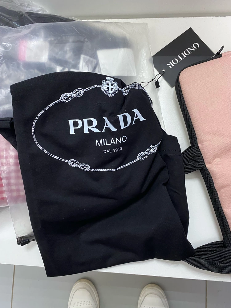 Заказала черную, а пришла 💅🏻PRADA💅🏻 откуда то, очень грусно, возвар