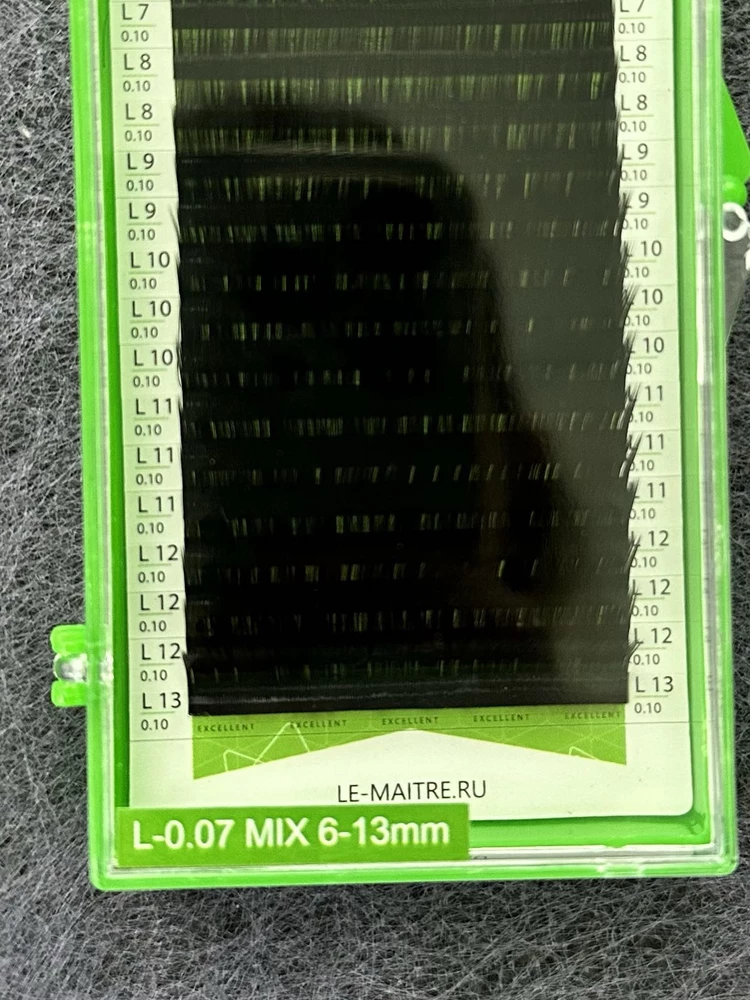 На упаковке толщина 0,07, а по факту 0,1 🤦🏻‍♀️ Срочно нужны были тонкие ресницы, и такая подстава, приглось отменить клиентку🤦🏻‍♀️ Жаль что сразу на месте не проверила.. такое у меня первый раз
