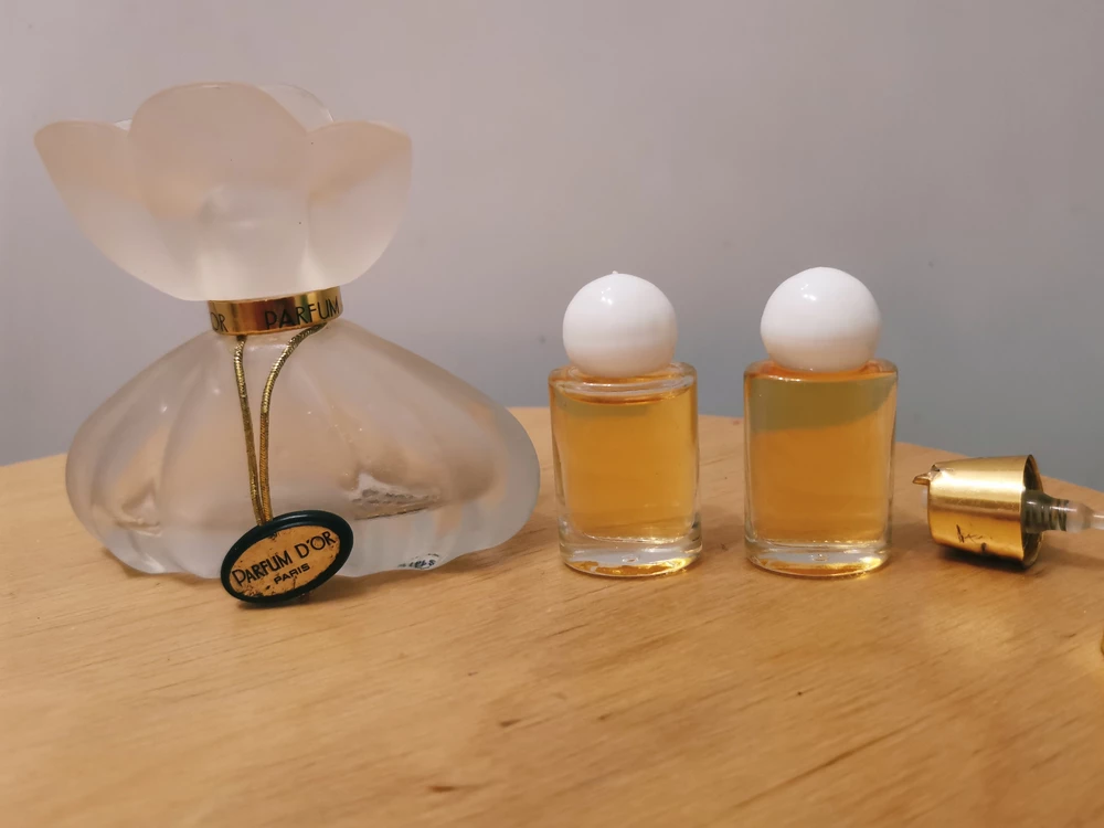 Такие флаконы самые надёжные, они не парят. Перелила аромат, который подтекал. Всё отлично, спасибо, рекомендую.