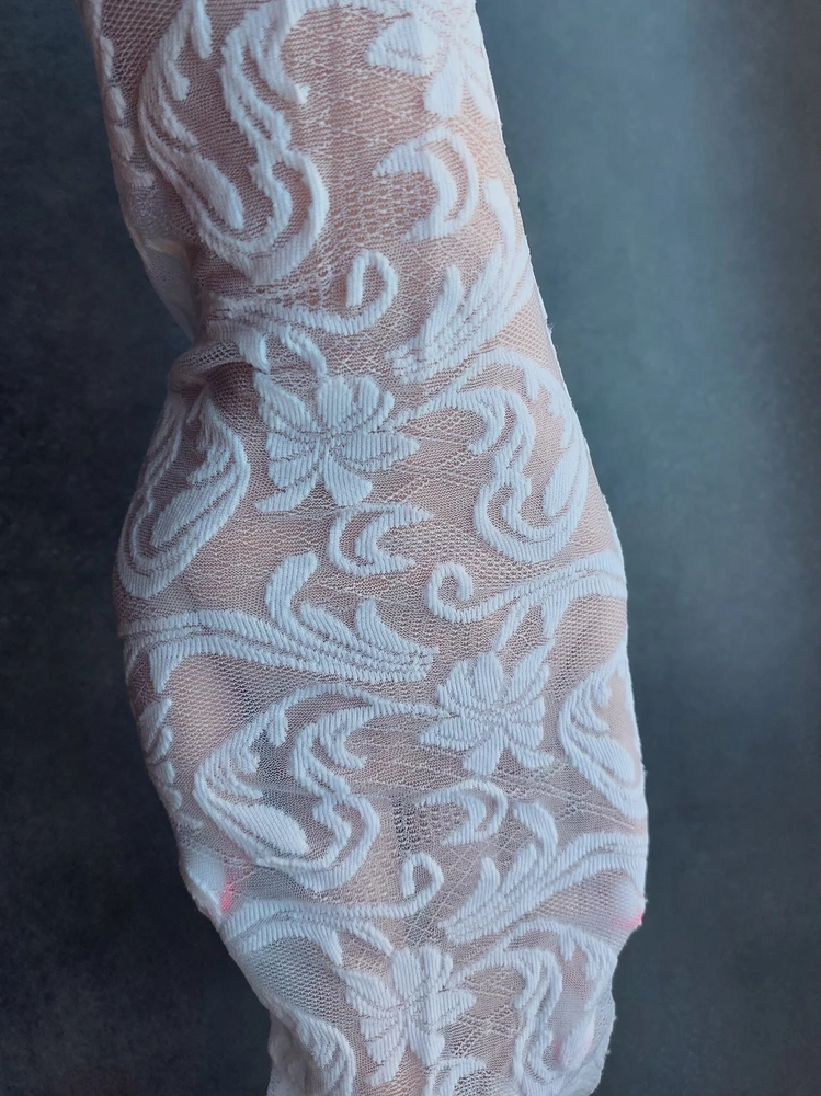 Хорошие колготки, заказывала на свадьбу. Рисунок красивый. Качество понравилось, приятные к телу и не порвались. Спасибо за подарок)