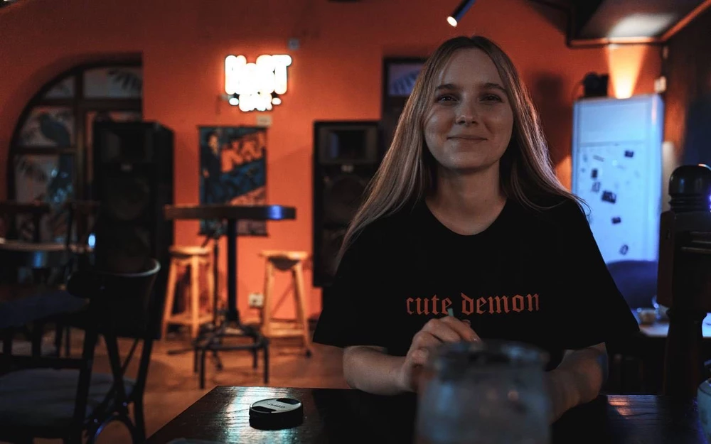 Отличная футболка. Взяла на размер больше, чтоб была прям оверсайз