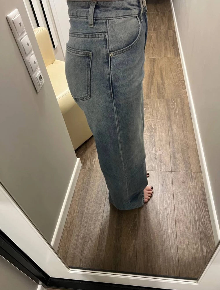 Джинсы слэй, 10/10
идеальная посадка, качественная джинса, по размеру все подошло☺️❤️‍🔥