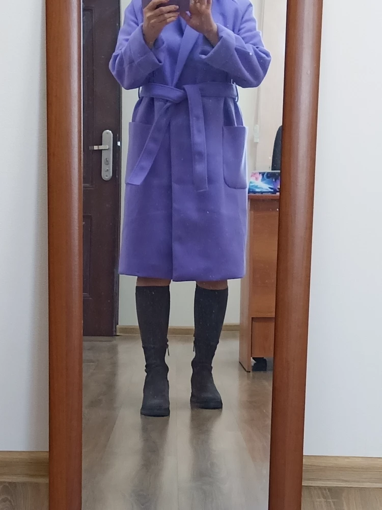 Очень эффектное пальто! Цвет просто потрясающий!Но очень длинное.И из-за этого смотрелось как халат.Я его укоротила и вот результат