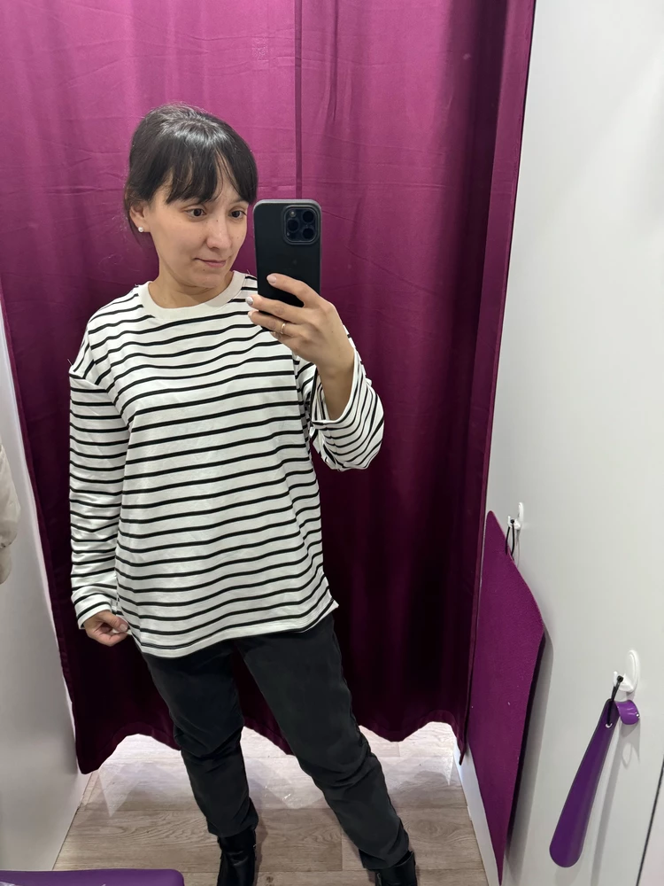 На 44 большеват размер М.  Поэтому возврат.  А так Очень хорошо прошит. Ткань приятная.