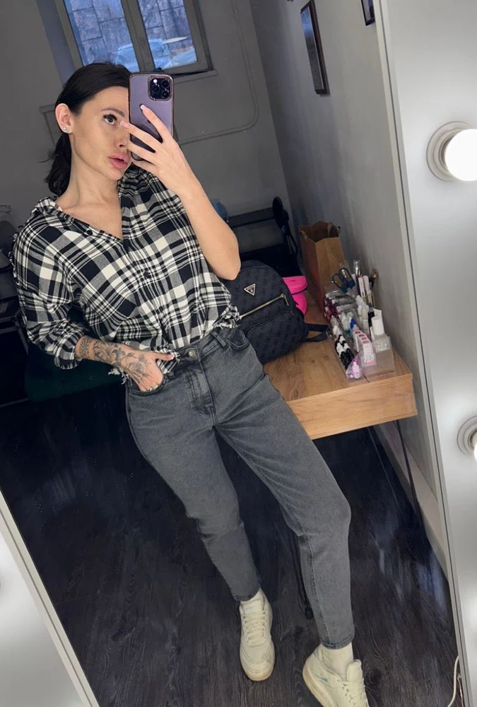 Классные джинсы на каждый день. Попу красиво подтягивают, ткань немного тянется и сидеть удобно. Цвет классный👌🏼