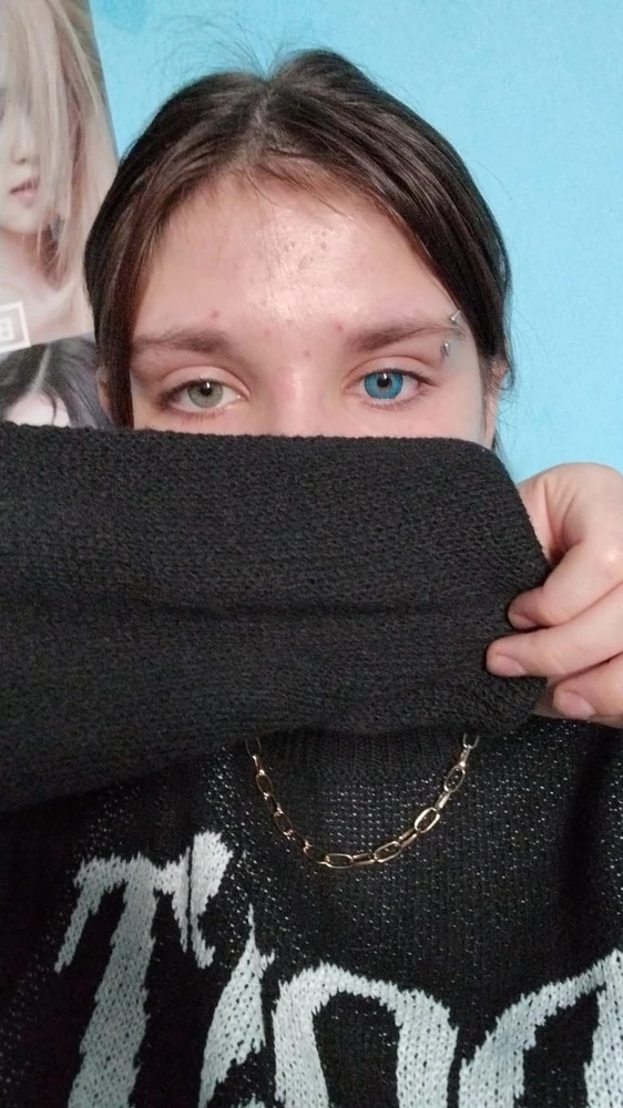 Линзы классные, как по мне только один минус, почему на фото они нежно-голубые,  а пришли ярко синие, ну а так буду носить.
1 🌟 
(Не соответствует фотографии)