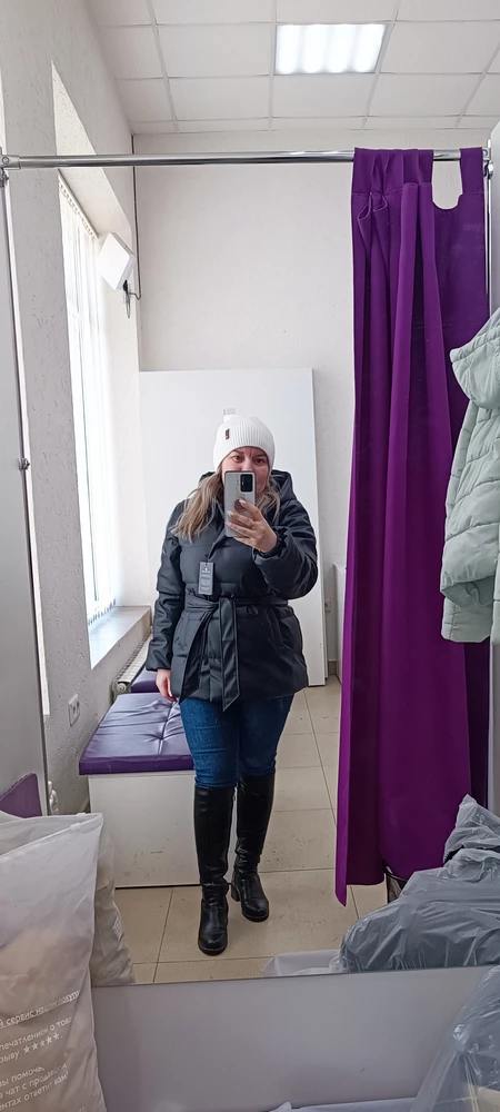 Куртка классная, но отходит кож.зам около клёпки. Перезаказала, жду