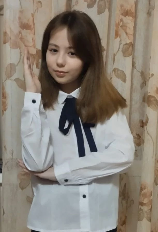 Очень милая, дочке удобно не кашлатится.  Подружки оценили😀самая стильная в классе! Спасибо продавцу , на упаковке наклейка что 7% перечисляют в фонд Подари жизнь.