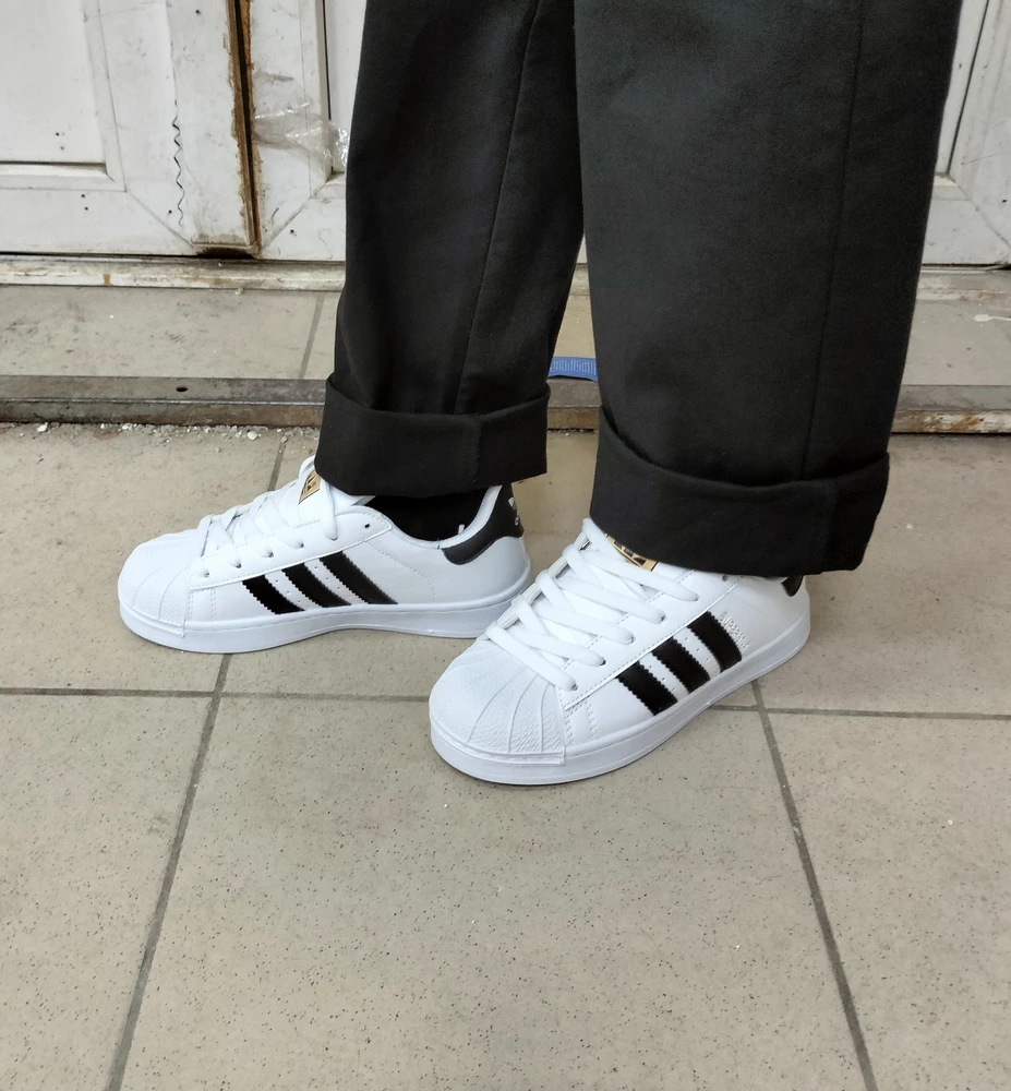 Суперские кроссовки, как и хотела. Качественные, красивые, просто топ. Настоящая суперзвезда. Спасибо продавцу за такое качество и цену