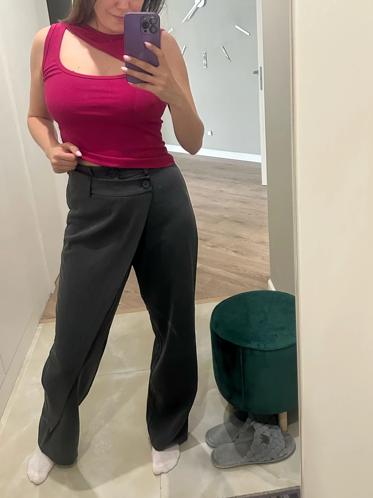 Отличные брючки, оригинальные, носить сейчас, летом жарковато будет