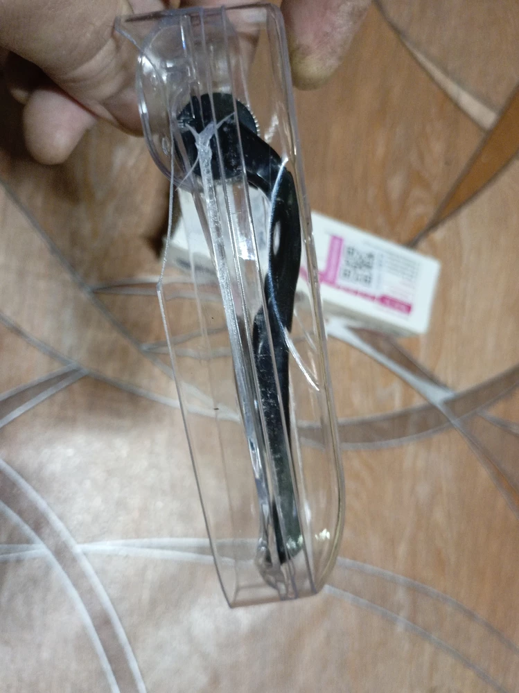 Отвратительно!!!  Левак полный, никаих стерильных пакетов, сам кейс сломан, нет наклеек с голограммой для проверки подлинности.  Продавец мошенник!!!