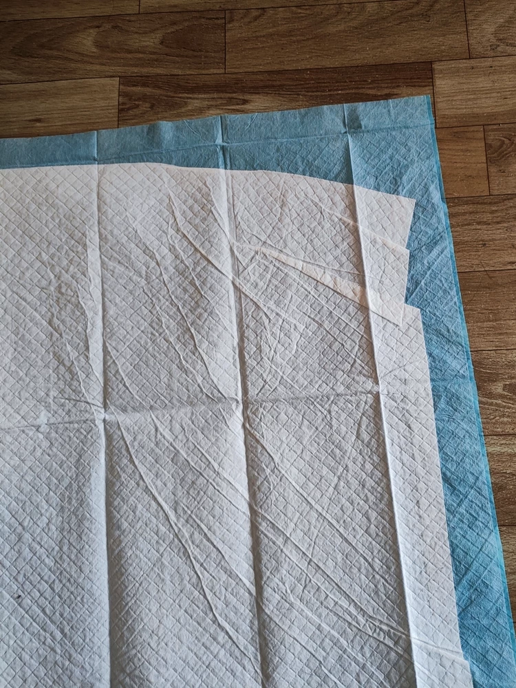 Одна бумажка наклеена на другую, это не пеленки, это вообще непонятно что. С таким же успехом можно использовать просто бумажные полотенца, эффект тот же.