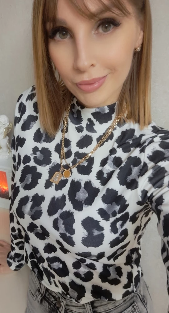 Мне водолазка понравилась, цвет и качество отличное,  к телу приятная, взяла на размер больше, чтобы рисунок не расходился, спасибо продавцу.