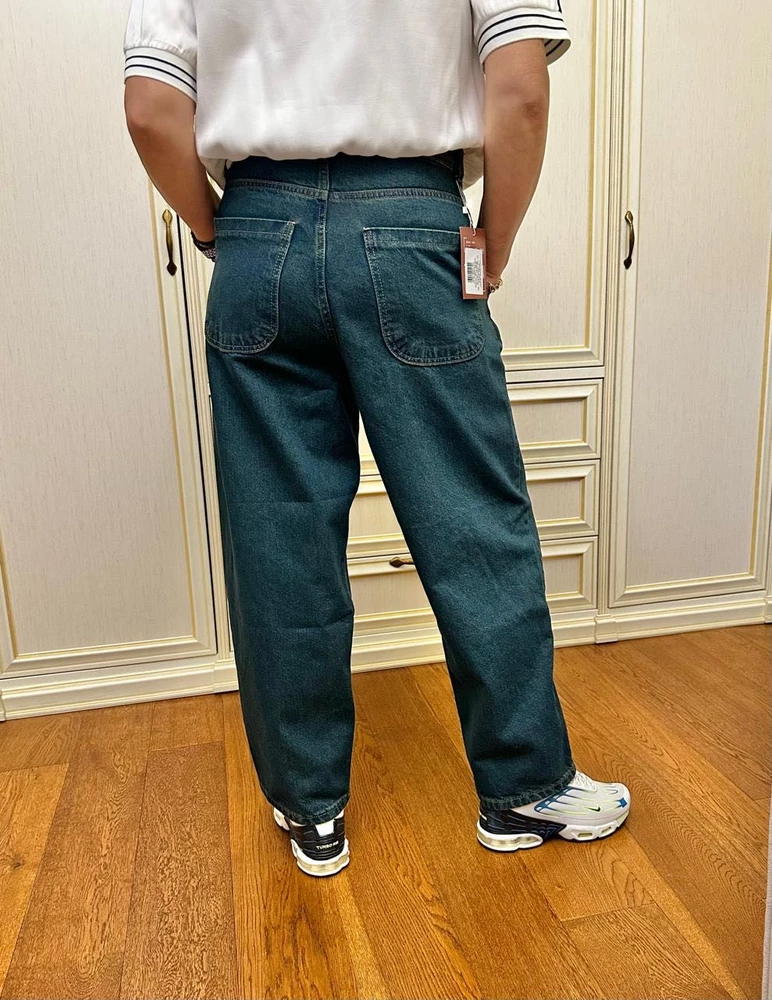 Я сомневалась, подойдут ли мне эти джинсы, привыкла к скинни, но они оказались идеальными! Материал качественный, фасон стильный. Я довольна!