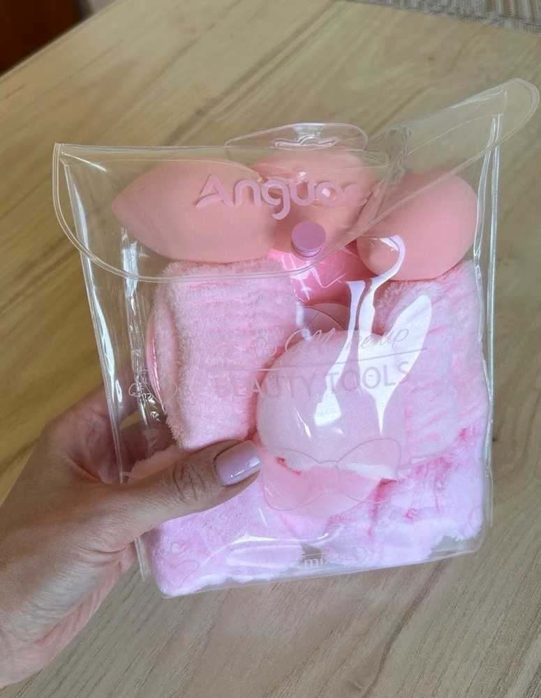 Заказала в подарок дочке, получилось выгоднее, чем по отдельности покупать. Набор хороший, аккуратный.