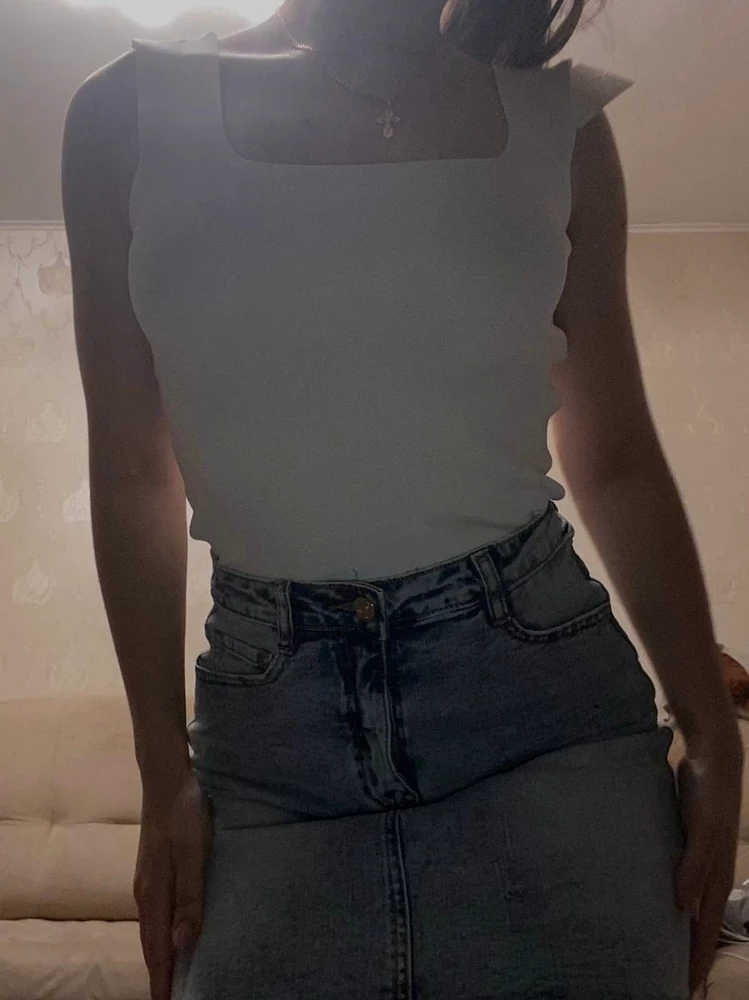 Приятен к телу, сразу такой летний вайб. Классная база, которая подойдет к многим вещам