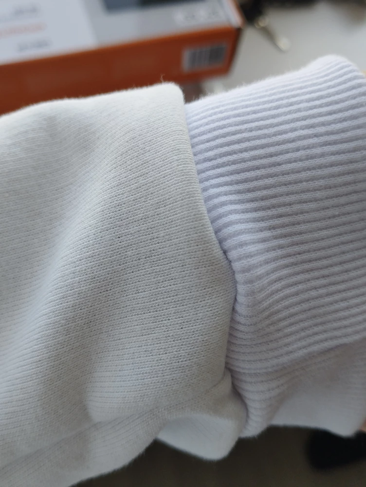 Рукав темный,а манжет белый (((увидела только на следующей день