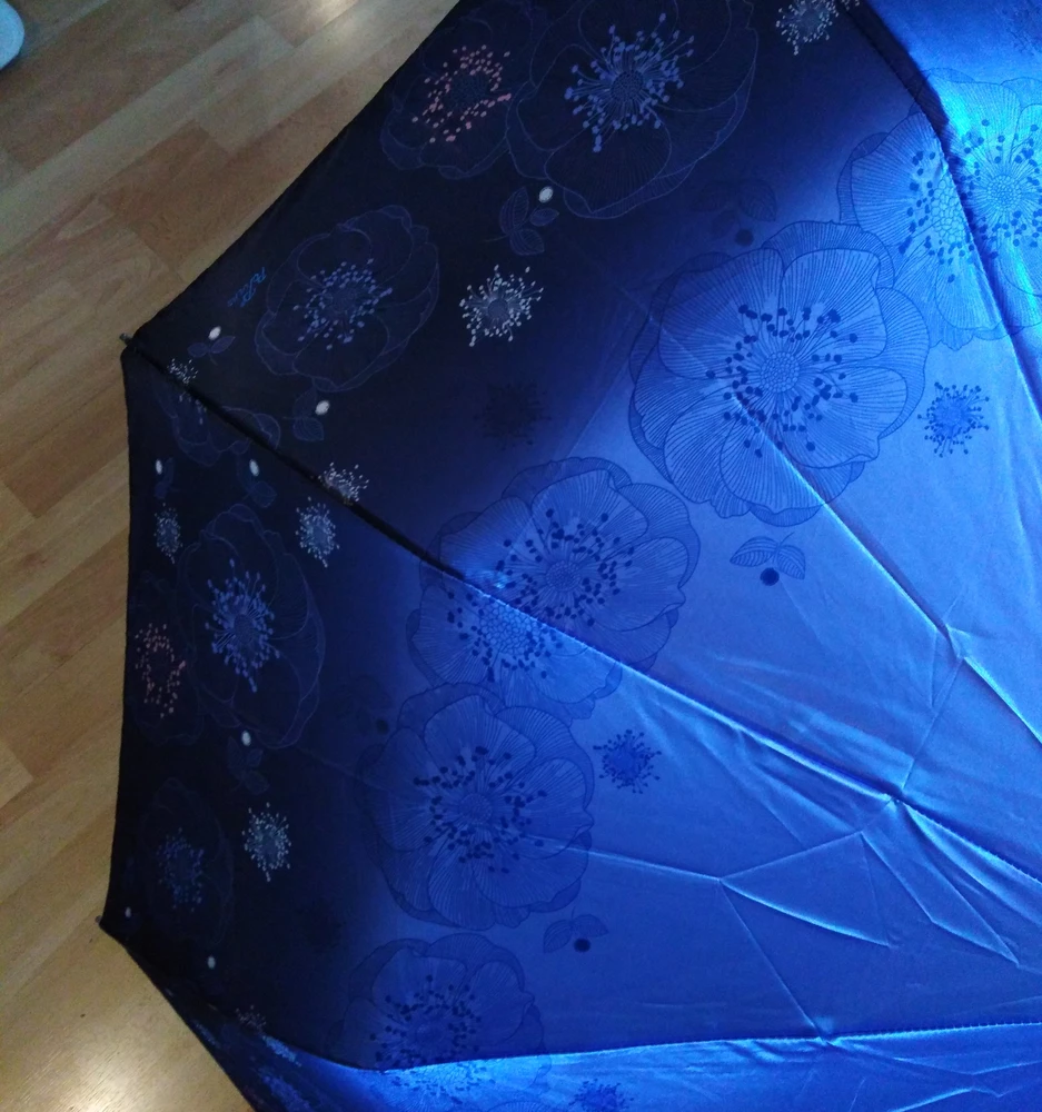 Зонт хороший, по размеру большой. Думала будет меньше. Рисунок яркий, ткань приятная. Работает хорошо, туговато складывается. В действии ещё не пользовалась.
