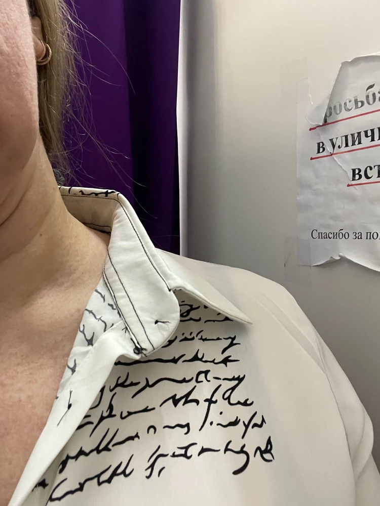 Ужас, просто ужас, желтая, как бутдо старая, прошито черными нитками, еще и криво