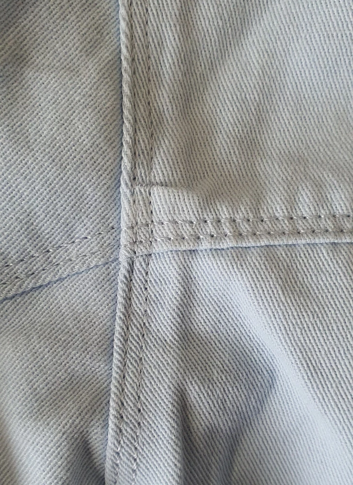 Рубашка хорошая, но мне не повезло. На рукаве было 2 защипа в строчке, поэтому возврат.