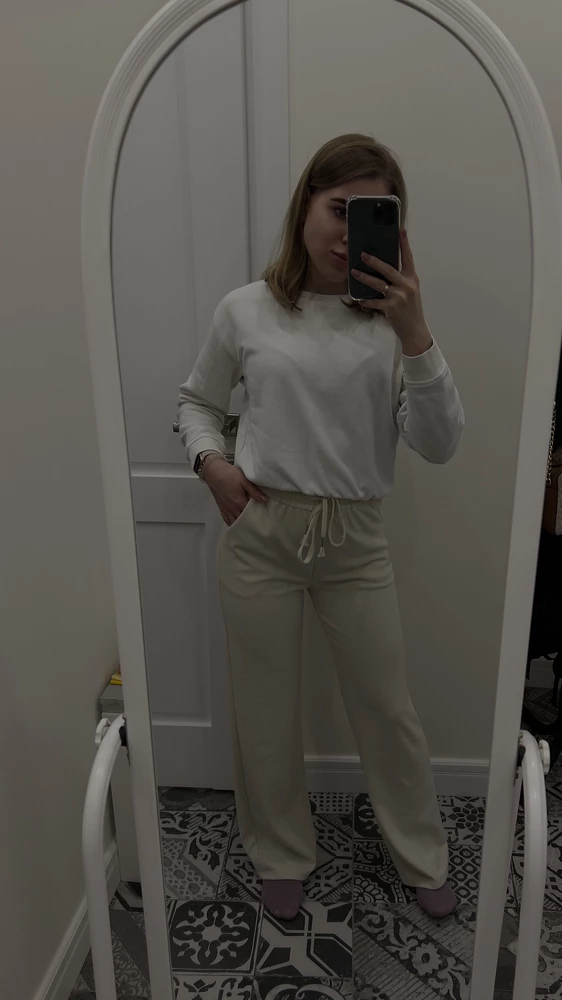 Брюки великолепные. Мягкие, туань отличная. На весну просто находка. На рост 161см с обувью идеально