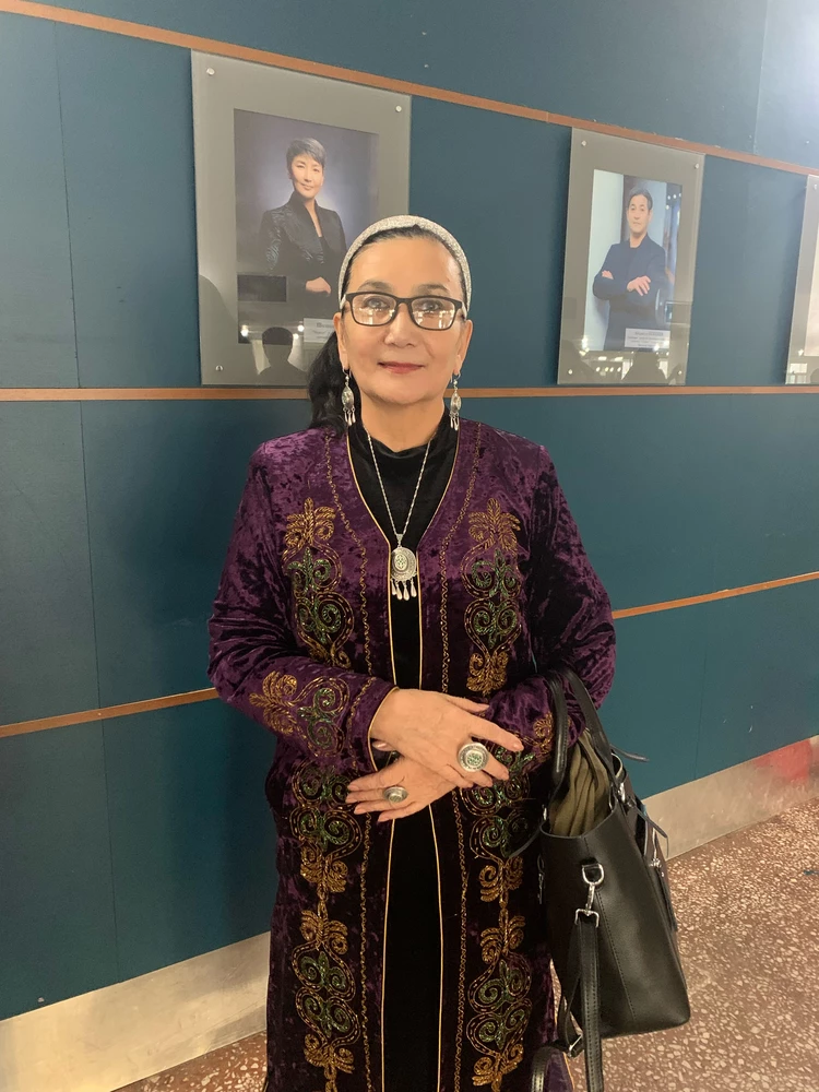 Три раза пришлось заказывать это платье.🤦🏻♀️ Мой размер 50, померила - малое, перезаказала на размер больше, 52 тоже оказался маленьким, в третий раз перезаказала 54 размер 🤦🏻♀️и оно тоже впритык. Не пойму🤷♀️ как шьют и какие у них лекала?! В жизни не носила 54 размер! Маломерят все размеры. Я не толстушка, вот мой размер и я как выгляжу сейчас. Выкупила 54, пришлось заказать утягивающие колготки.🤦🏻♀️