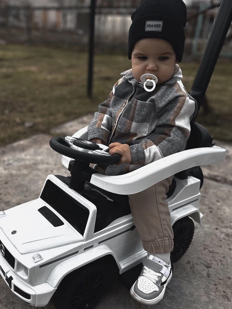 Кроссовки класс😍на нашу стопу 12 см подошёл с небольшим запасом 21 размер,чуть жестковаты ну думаю со временем станут мягче