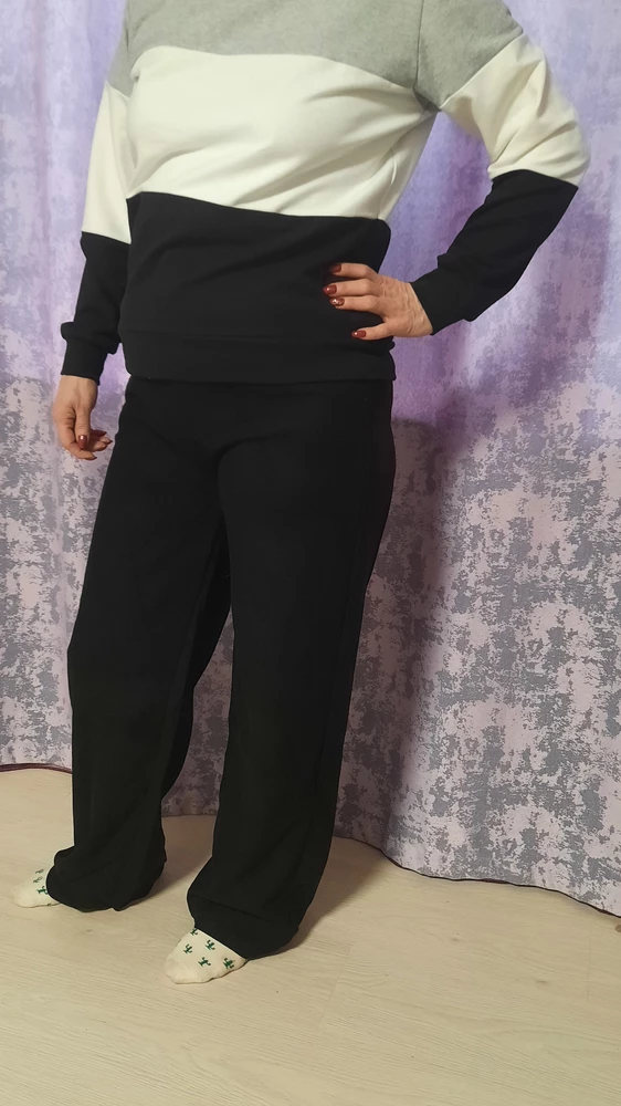 Штаны очень удобные,отлично тянуться. Ткань мягкая,приятная к телу. Размер соответствует таблице.