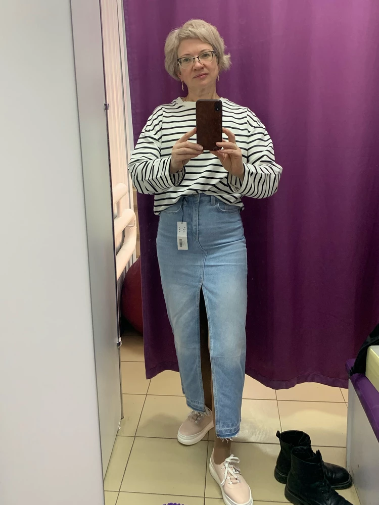 Лонгслив понравился,р.42 очень большой,но буду носить как оверсайз.Конечно не хлопок,но вполне носибельно!Рекомендую к покупке.