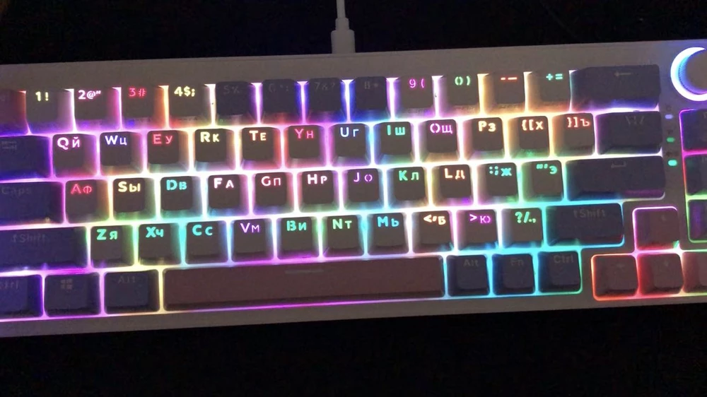 Хорошая клавиатура, тихая, настоящая rgb подсветка, русские символы подсвечиваются