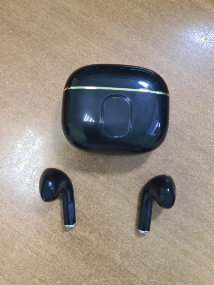 Внешне очень красивые, заказала чехол на Airpods, надеюсь подойдёт. Заряд держит долго. В ушах держатся хорошо. Звук на 4. Не jbl конечно, но за такие деньги годно. Сопряжения произошло без проблем. Однозначно советую, как аналог дорогим.