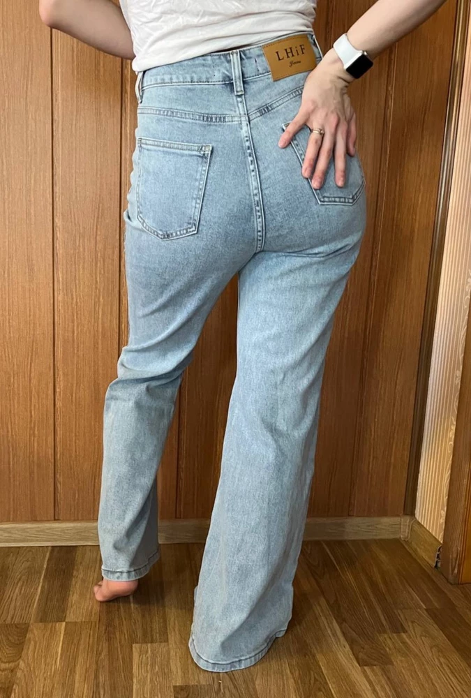 Отличные джинсы, швы ровные, сам материал плотный ,приятно к телу.У меня рост 169 и длина нормальная, с покупкой довольна.