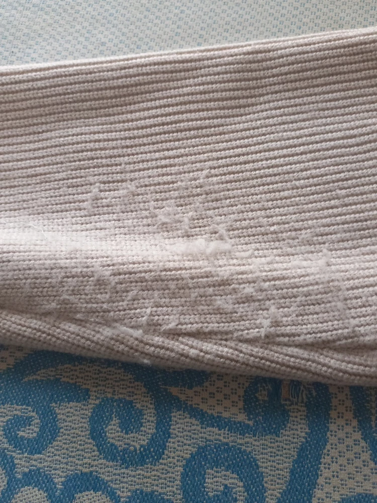 Курточка в целом не плохая,но рукава закатались после первого раза