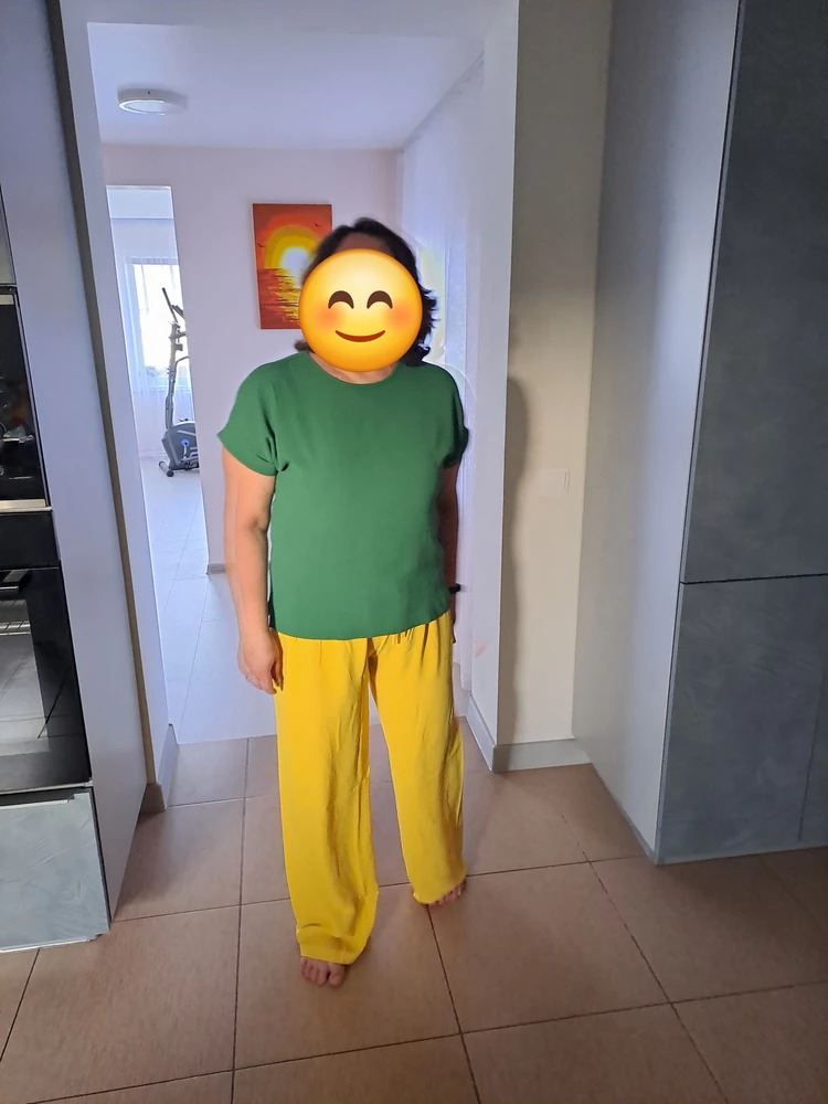 Мягкие, лёгкие. На 50 размер и рост 158 подошли идеально