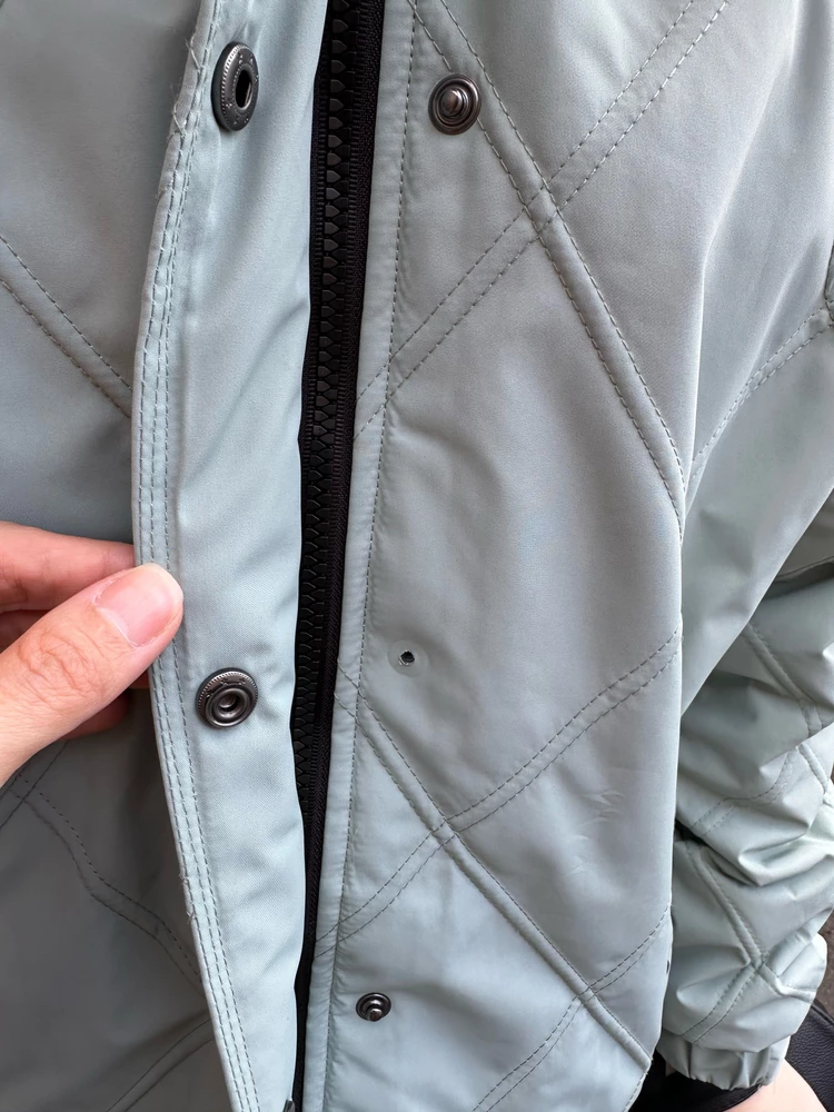Хорошая куртка, но качество кнопок оставляет желат лучшего, к сожалению.