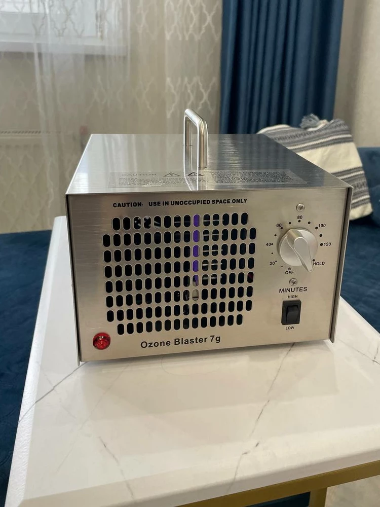 Итак, отзыв спустя 4 дня использования.
Занимаемся сдачей квартир, иногда в квартире есть запах, бывает сигарет, бывает еды и другие неприятные запахи туристов и жильцов.. проветривание не всегда помогало. И тут нам порекомендовали данный очиститель воздуха. 2 часа работы, 1 час проветривания - как итог, в квартире воздух как в альпийских лугах. Будем пользоваться, результат понравился. Решил сразу в машине убрать запах сигарет. Пришлось запускать 2 раза по 120 мин. Запах ушёл. Корпус нержавейка, значит хватит на долго..