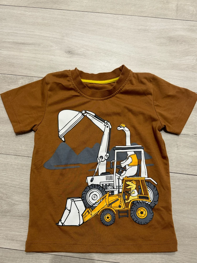 Отличная футболка. В садик и на лето идеально.
Размер соответствует