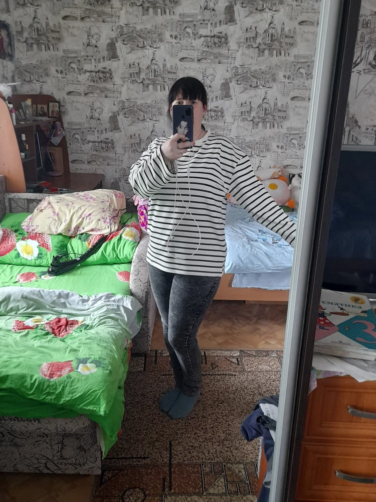 На мой 48 подошел 46-48,свободно это хорошо ,мне все понравилось,но ткань такая прям не очень сплошная синтетика плотная