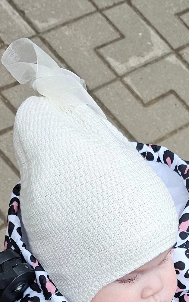 Шапочка красивая и в меру теплая😍