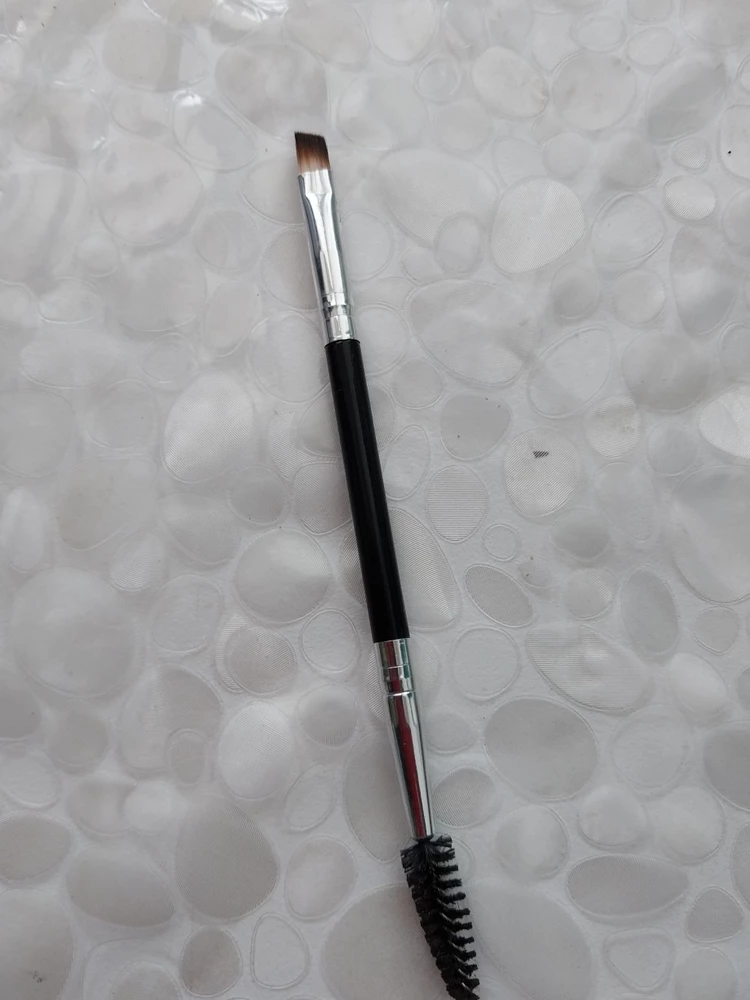 Заказ пришёл вовремя, всё целое, кисточка понравилась