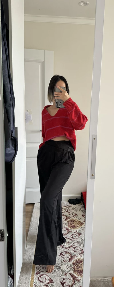 приобрела очень качественные брюки, размер тот самый, очень удобно сели, качество просто бомба🥰