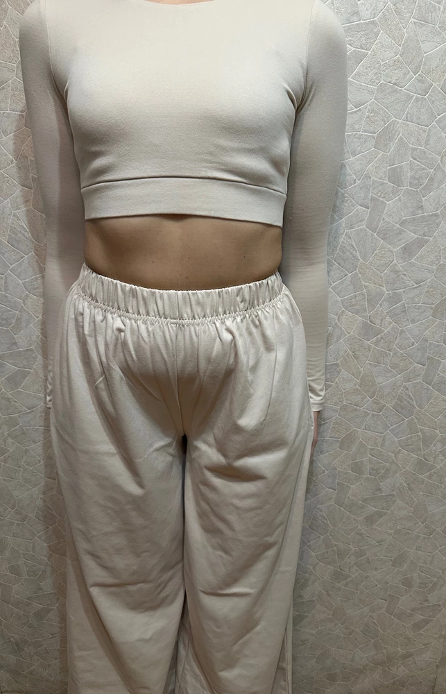 Замечтаельный костюм, покупаю тут не в первый раз. Все отлично