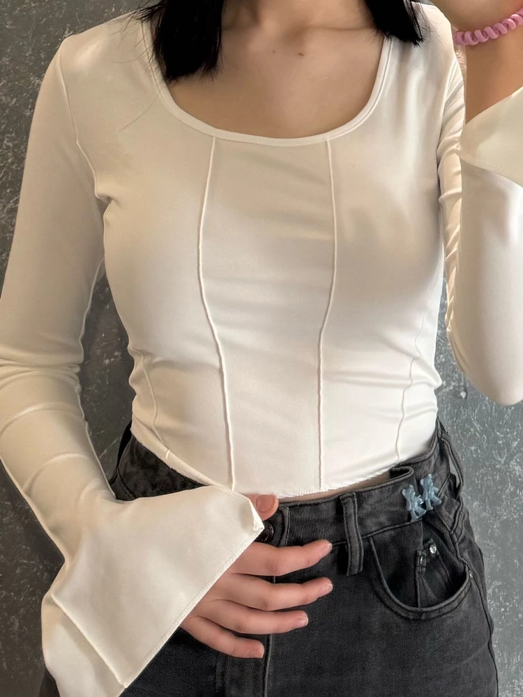 Прикольная, очень стильная и приятный материал. Единственное нитки расжодятся внизу