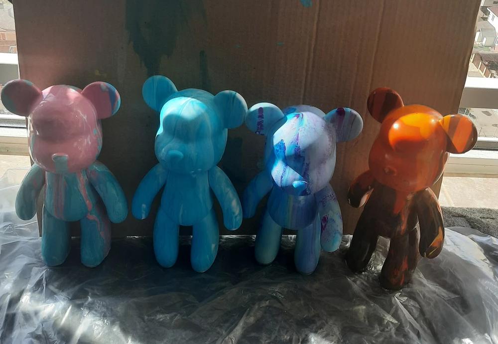 Проводили мастер класс дома, очень понравилось и взрослым и детям. Мишки из прочного материала, похожего на пластик. Краска легла как надо. Спасибо.