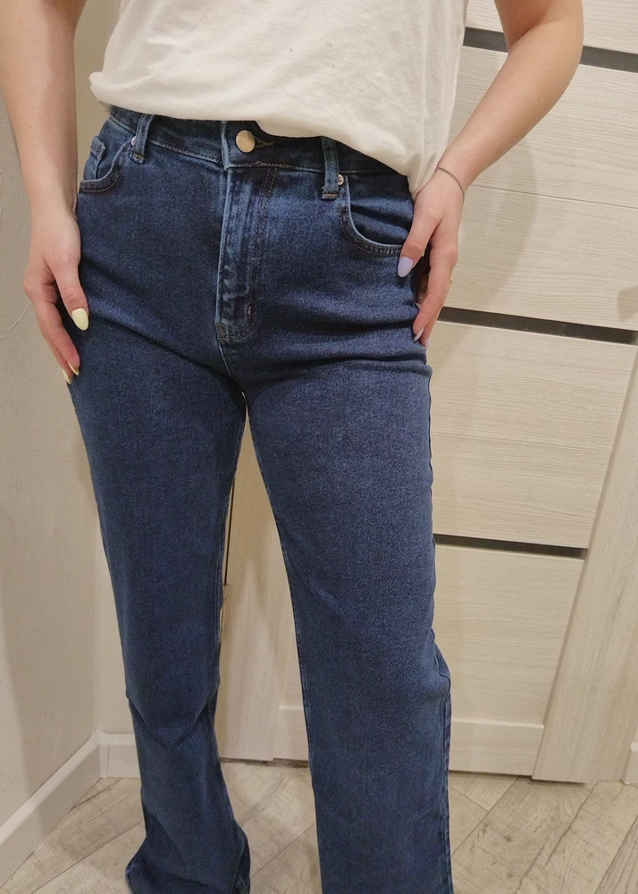 Прекрасные джинсы, отлично тянутся, супер мега удобные, очень довольна покупкой)