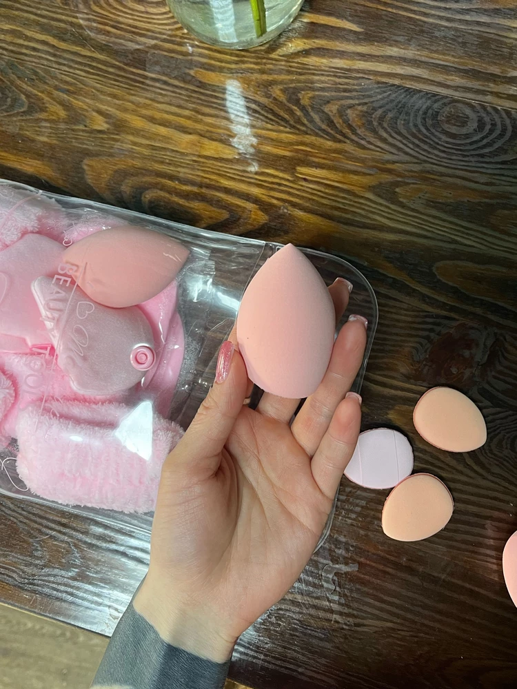 Очень качественные спонжи!)
Радует, что в наборе их несколько штучек, хватит очень на долго)