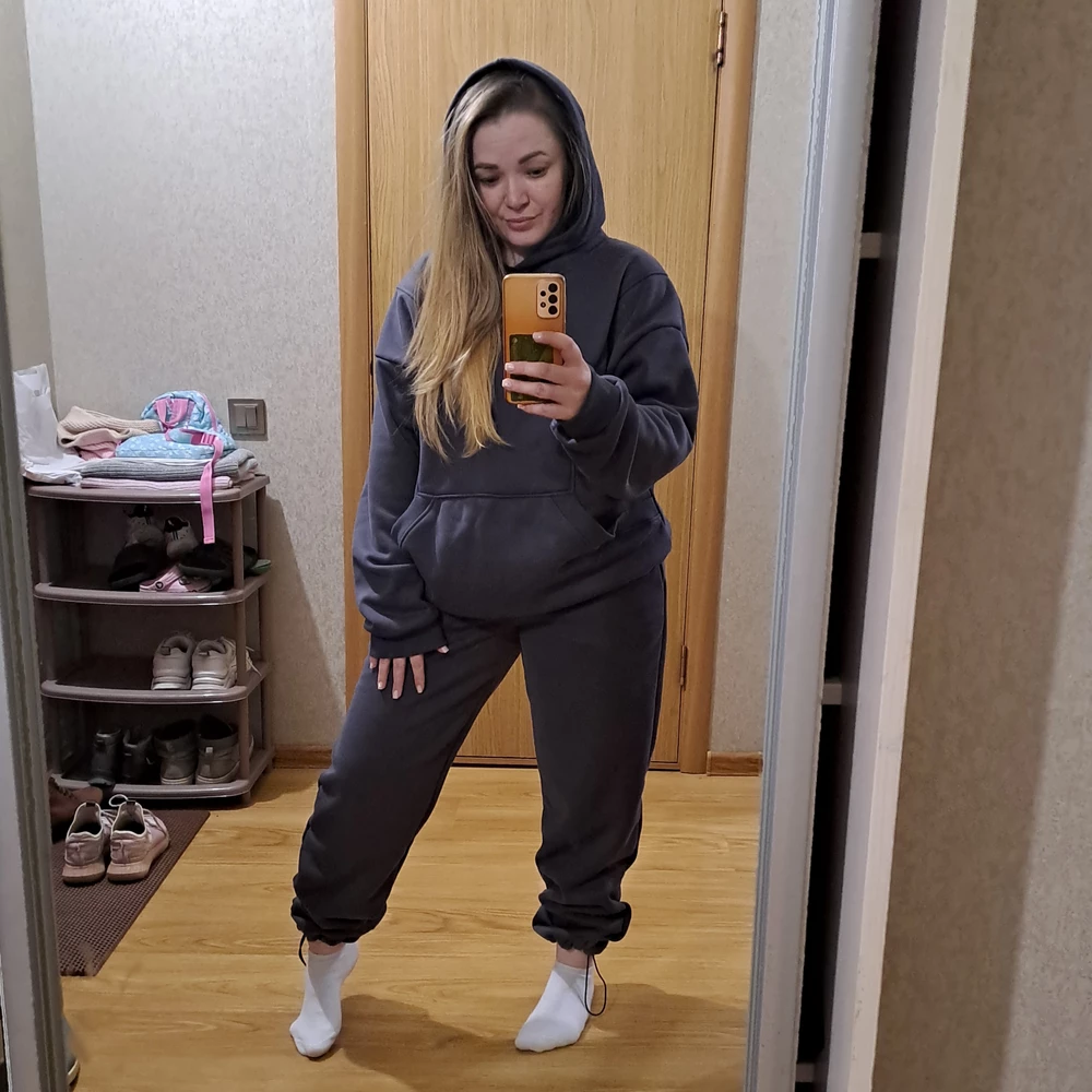 Самый крутой костюм который у меня был ,1300 руб это считай на халяву,качество супер,кто пишет что он огромный ,ну так это модель такая.