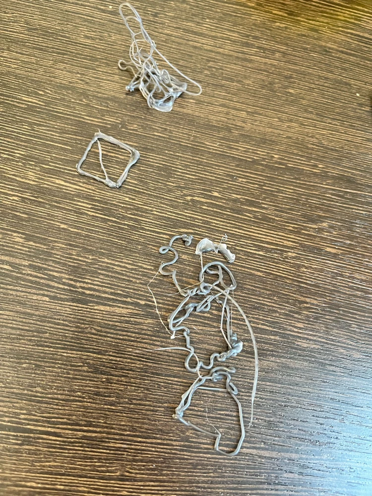 Ручка супер,всё прекрасно работает,ребенок доволен.Куча подарков👍🏻Спасибо большое продавцу.Первые фигурки😂Ребенку 5.