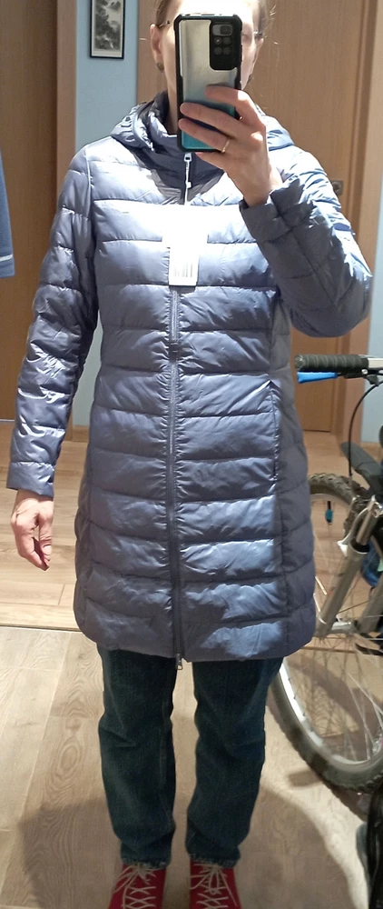 Нужная вещь вечером на прогулке или в походе в горах, вес не большой 327 гр + компактный мешок. Заказывала размер М, рукав чуть коротковат, но мне под одежду 2м слоем - отлично