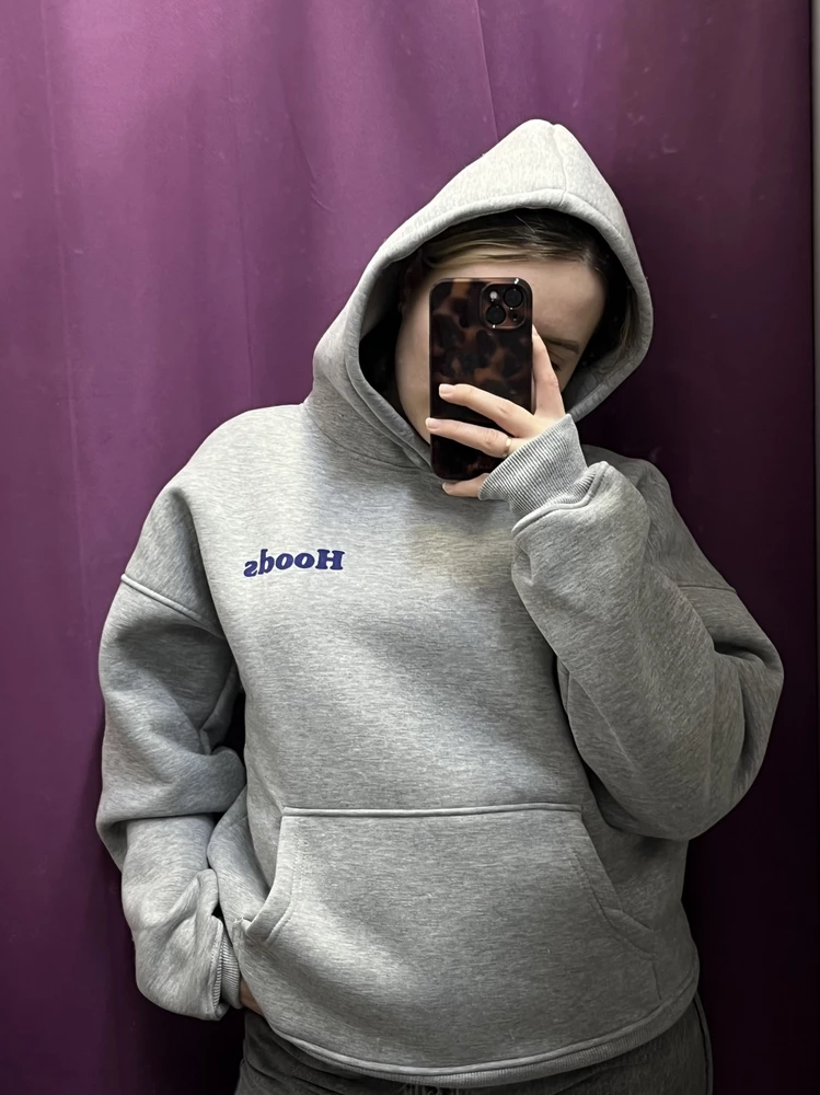 Классное оверсайз худи, актуальный крой. Мои параметры рост 164, ОГ 90с ОБ 98. Очень приятная ткань, внутри прям бархатный начес. Покупкой довольна, рекомендую 👍🏻